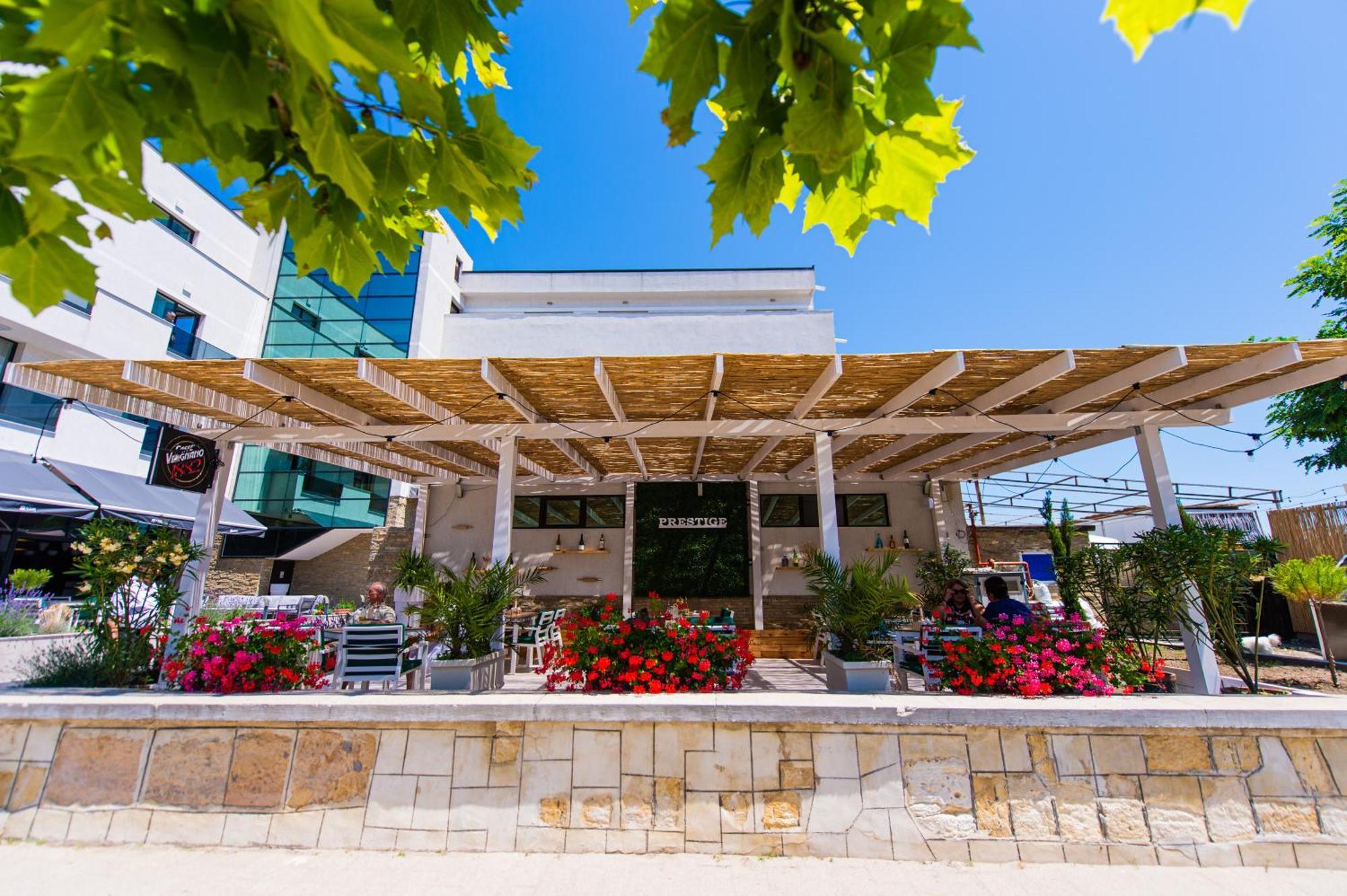 Hotel Prestige Мамая Екстериор снимка