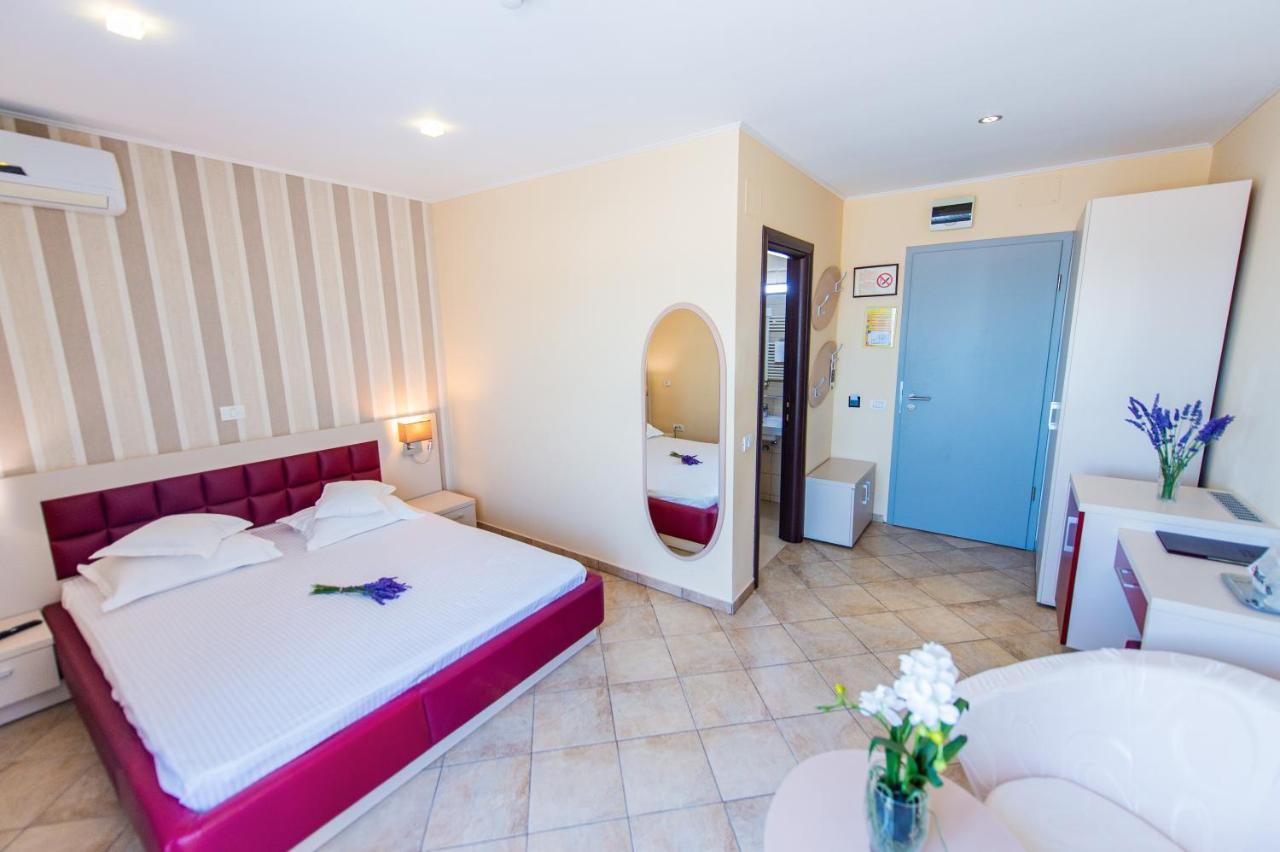 Hotel Prestige Мамая Екстериор снимка