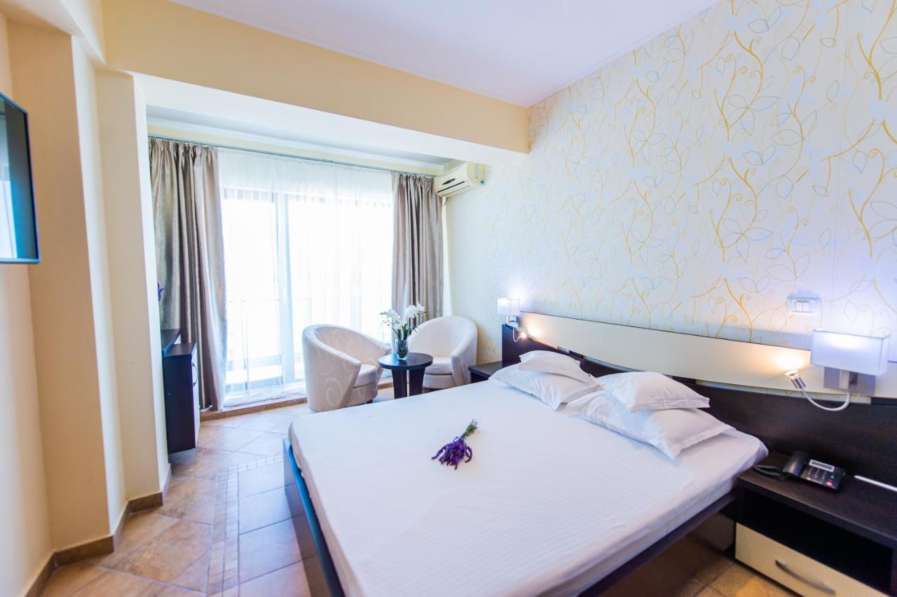 Hotel Prestige Мамая Екстериор снимка