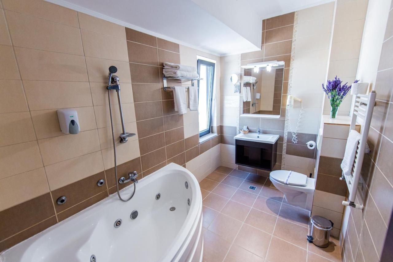 Hotel Prestige Мамая Екстериор снимка